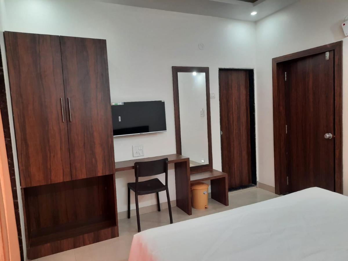 Raapan Beach Resort Mālvan Exteriér fotografie