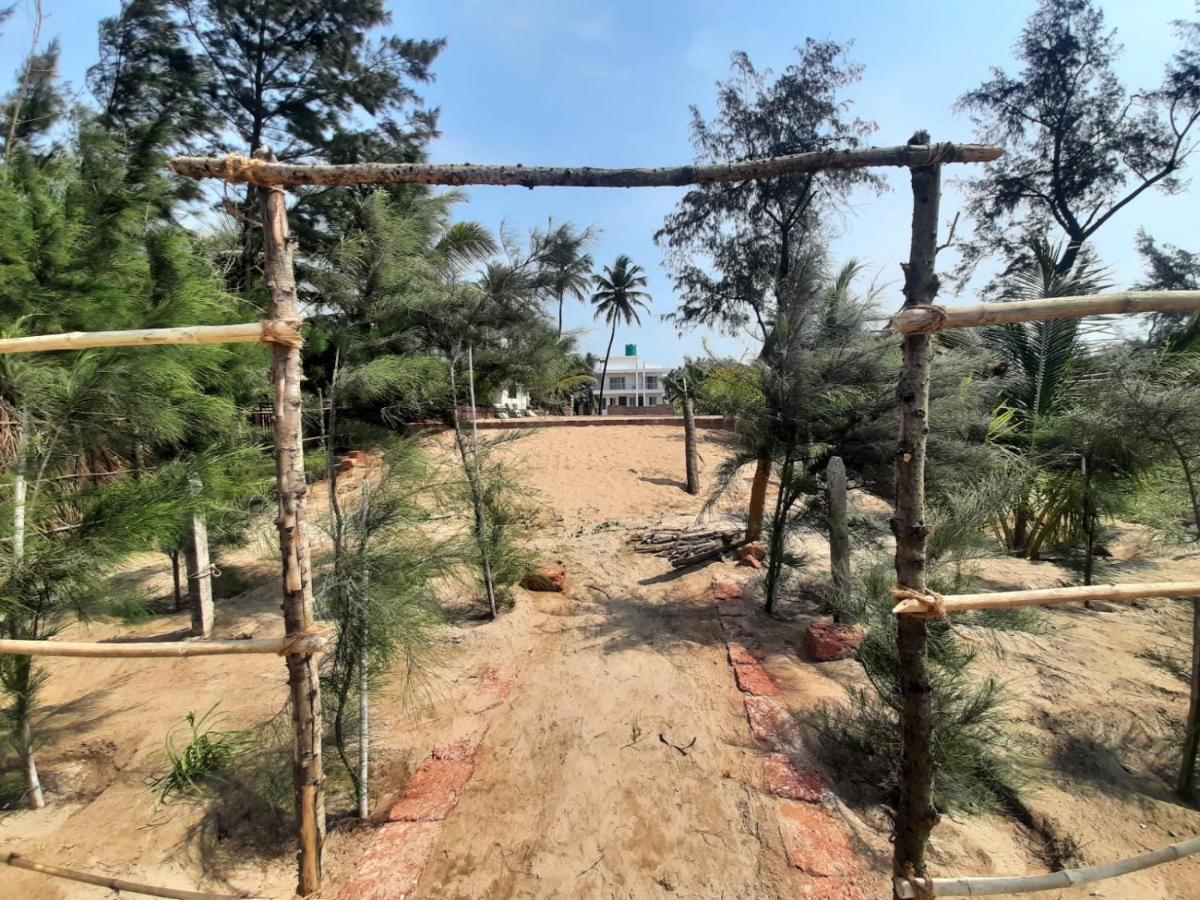 Raapan Beach Resort Mālvan Exteriér fotografie