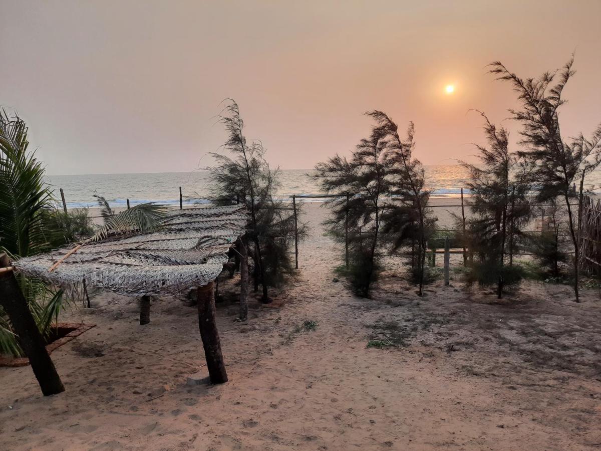 Raapan Beach Resort Mālvan Exteriér fotografie